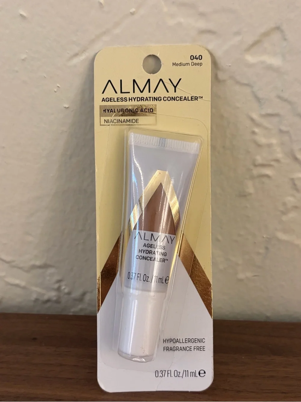 Almay Ageless Hydrating Concealer - Medium Deep 040 Beige